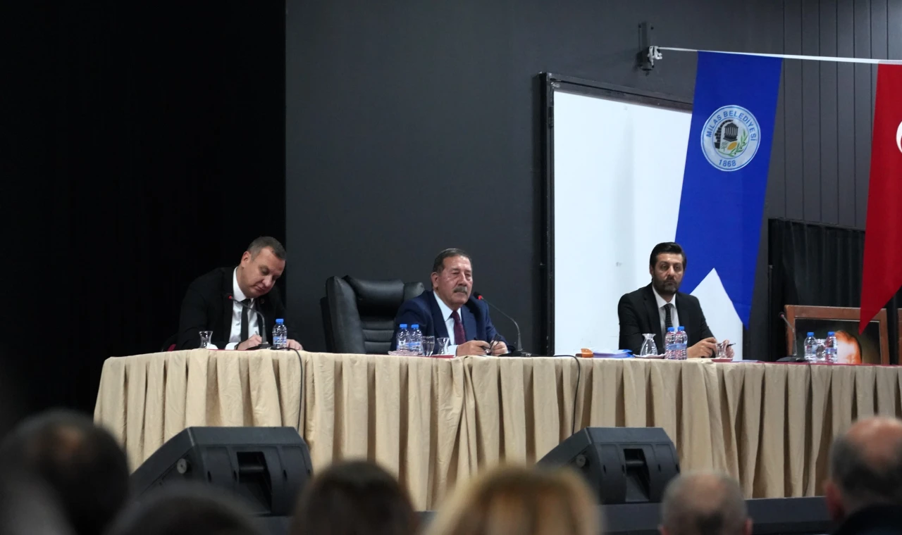 BAŞKAN TOPUZ DEĞERLENDİRME TOPLANTISINDA VATANDAŞLARLA BİR ARAYA GELDİ