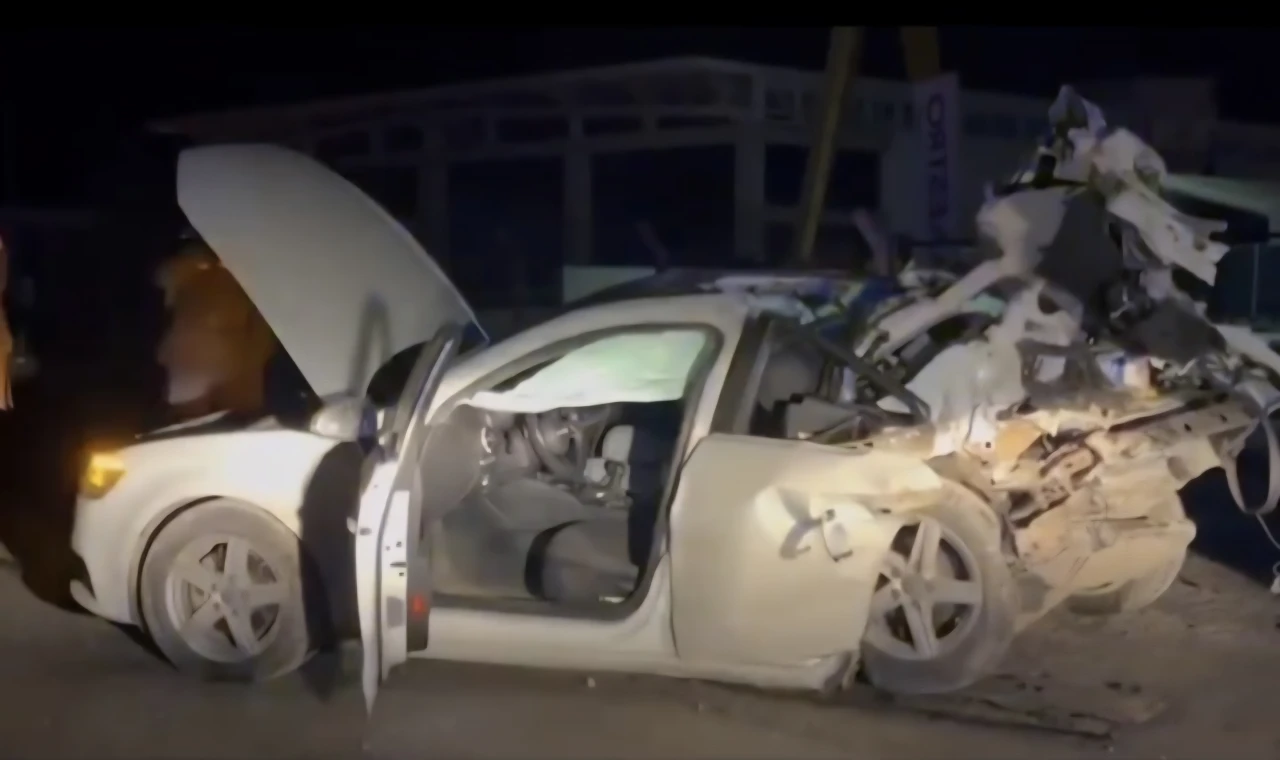 Bayır Mevkiinde Feci Kaza: Otomobil Tıra Ok Gibi Saplandı, 1 Ölü 1 Ağır Yaralı