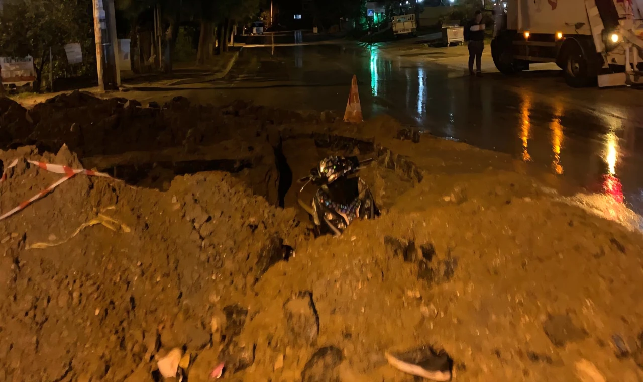 Erdal Çerçi Caddesi’nde Tehlikeli Çukur: Motosiklet Sürücüsü Hastanelik Oldu
