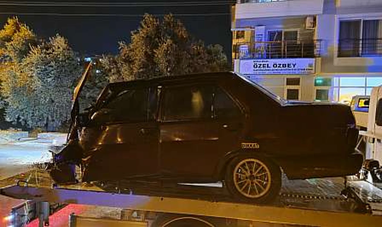 Milas’ta Yağmur Kazayı Getirdi: Hurdaya Dönen Otomobilin Sürücüsü Kayıp