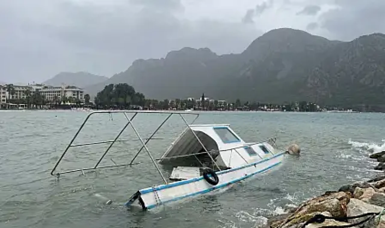 Ören'de Fırtına Kabusu: Ekmek Tekneleri Saniyeler İçinde Sulara Gömüldü