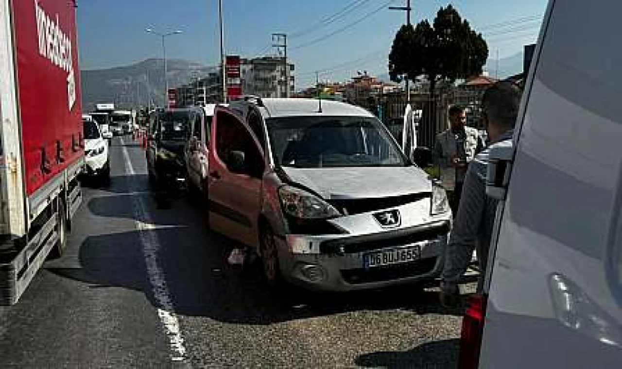 Milas'ta 5 araç zincirleme kazaya karıştı: 1 kişi yaralandı