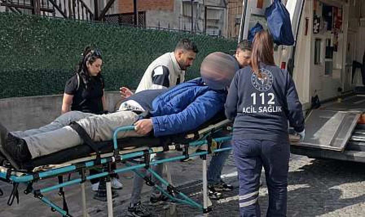 Milas'ta dar kaldırımda yürüyen yaşlı adama otomobil çarptı