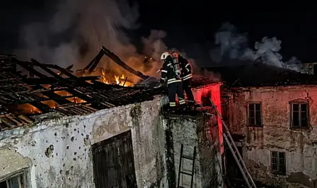 Milas'ta ev yangını: Mahalleli ve itfaiye seferber oldu