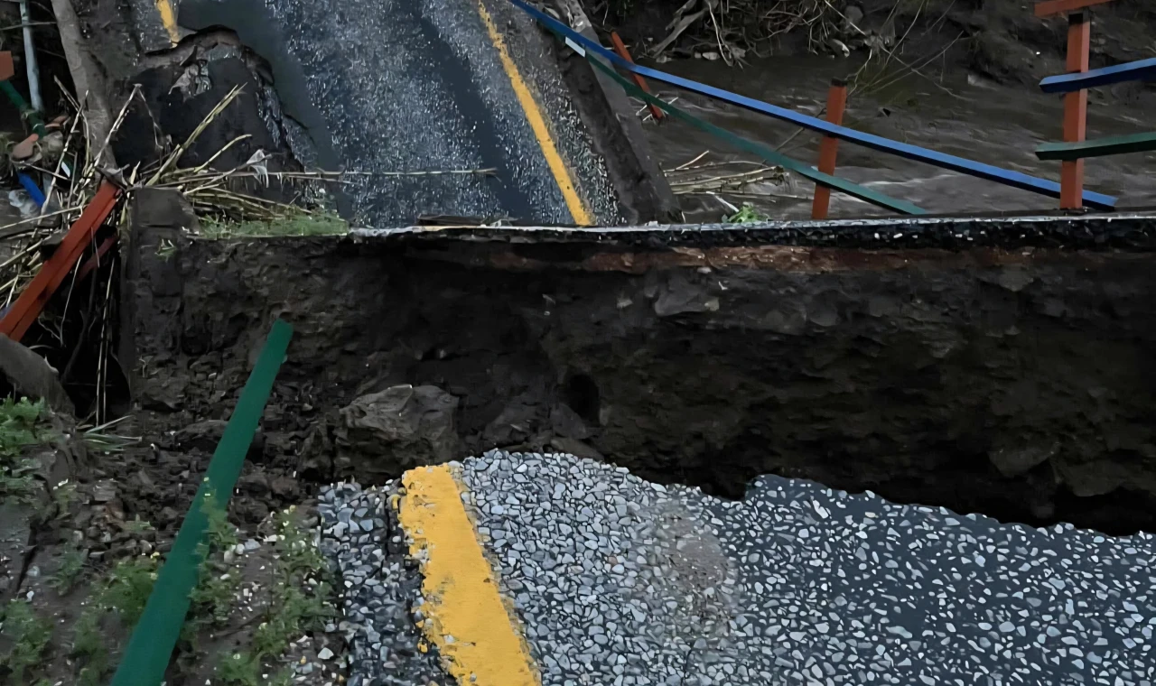 Milas'ta İki mahalleyi bağlayan köprü çöktü: Ulaşım durdu