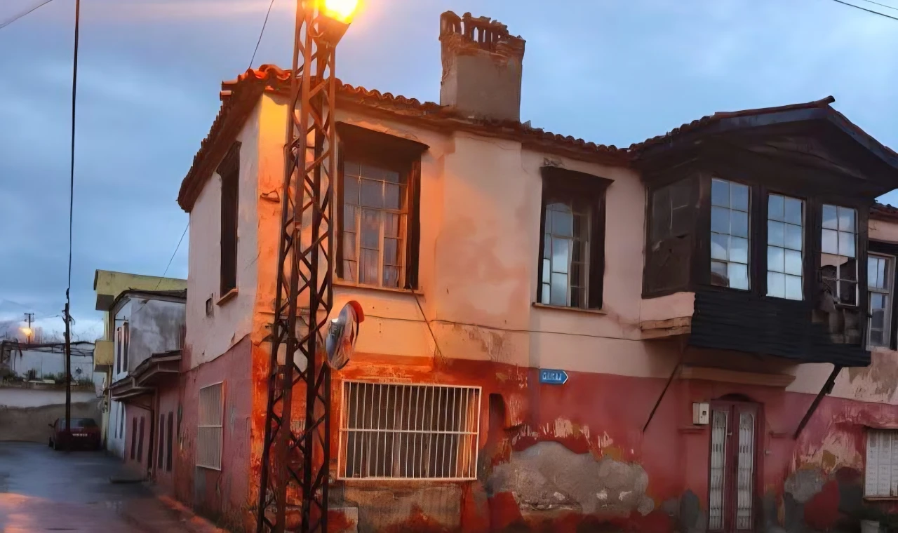 Milas’ta Tarihi Yapılar Alarm Veriyor