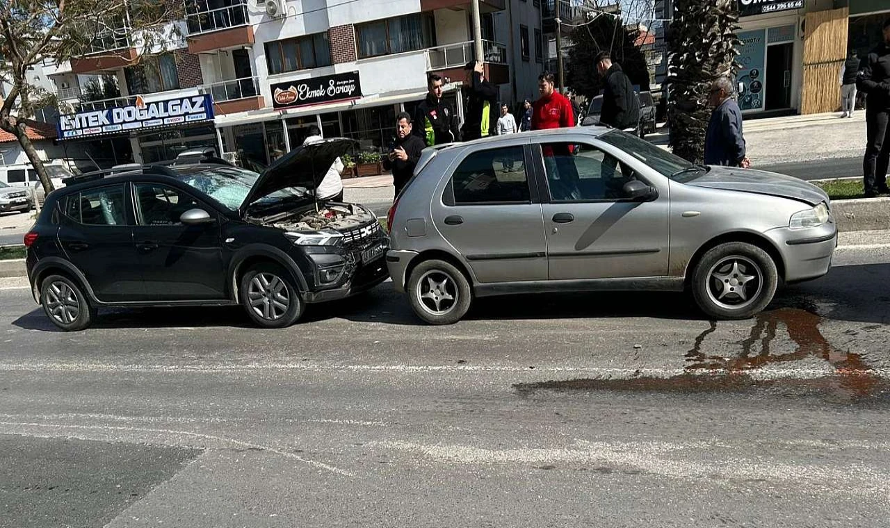 Milas'ta zincirleme kaza: 6 araç birbirine girdi, 1 kişi hafif yaralandı