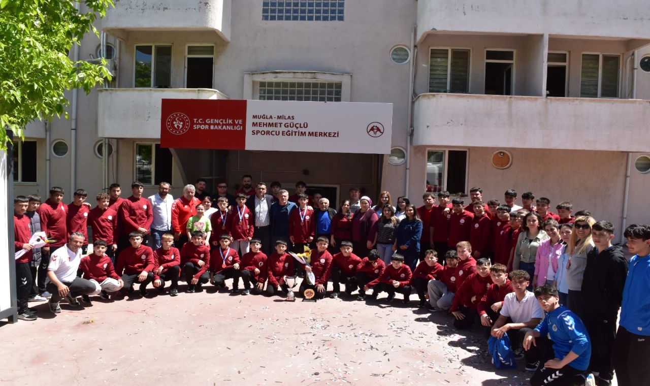 Milaslı Güreşçiler Türkiye İkincisi Oldu: İki Sporcu Avrupa Şampiyonası Yolunda