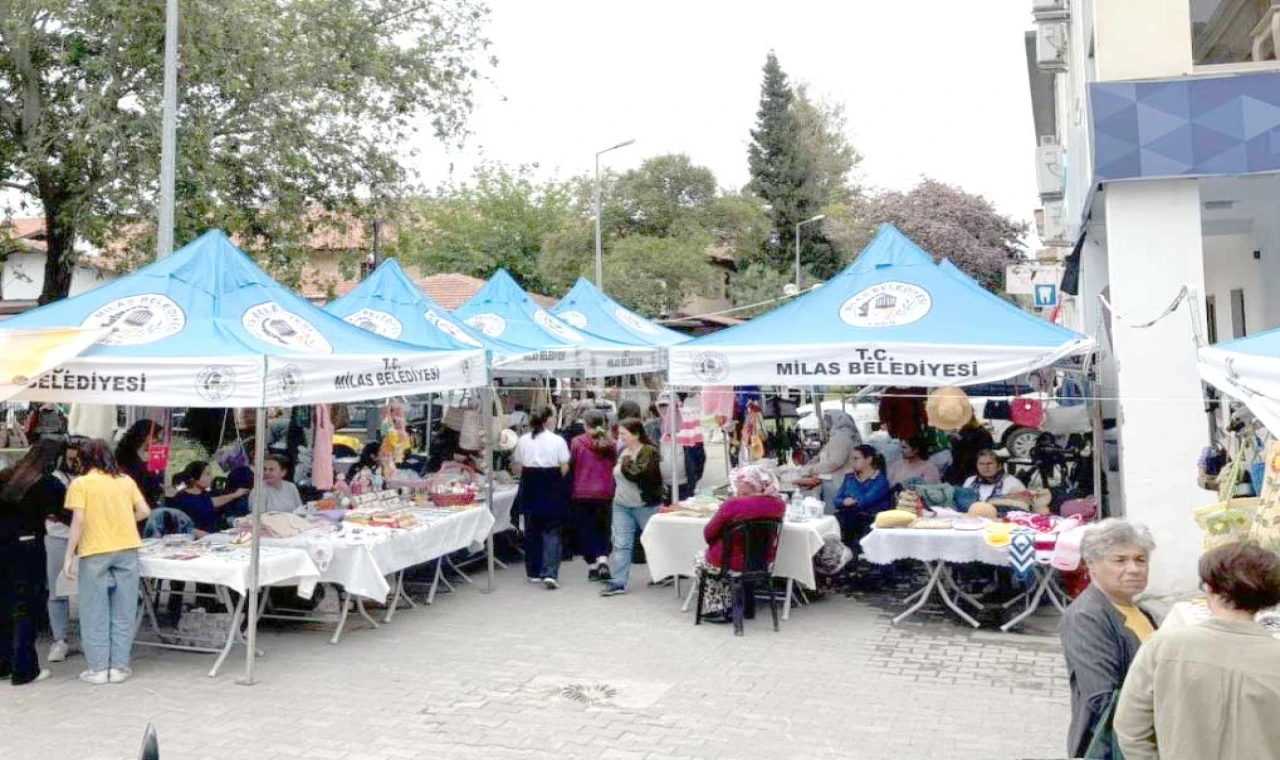 Anneler Günü’ne Özel Hanımeli Pazarı Milas’ta Yoğun İlgiyle Açıldı