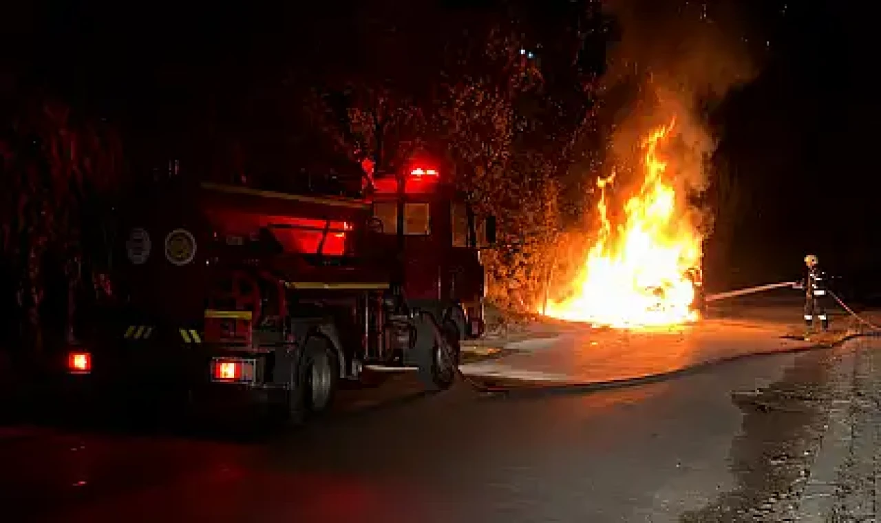 Güllük’te yanan araçtan peş peşe patlama sesleri duyuldu.