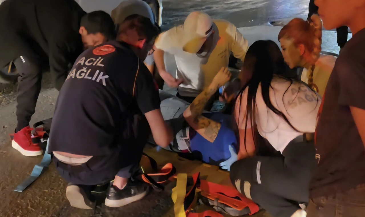 Kaygan Yağ Kazaya Yol Açtı: Milas’ta Motosiklet Sürücüsü Hastaneye Kaldırıldı