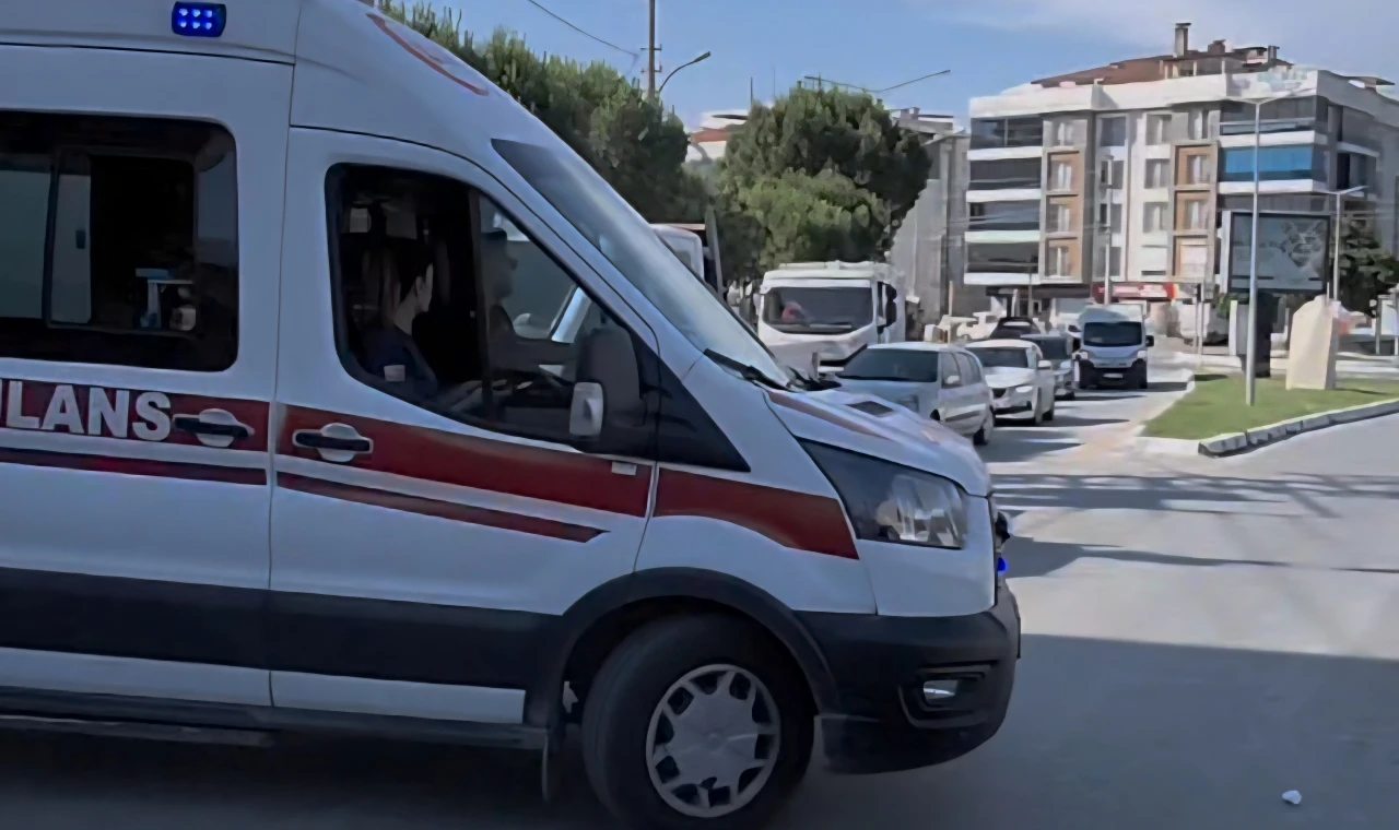 Milas’ta Elektrikli Motosiklet ile Otomobil Çarpıştı: 1 Kişi Yaralandı