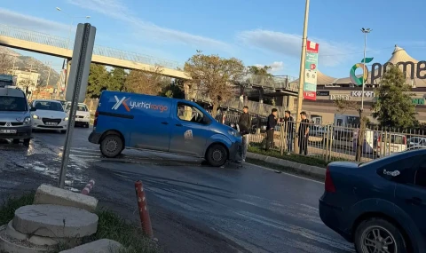 Milas 23 Nisan Bulvarı'nda Kaza: Geri Manevra Yapan Araca Motosiklet Çarptı