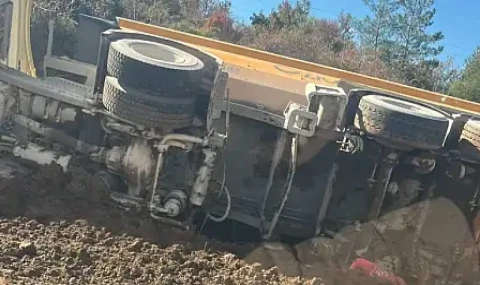 Milas Ören yolunda hafriyat kamyonu devrildi: 1 kişİ yaralandı