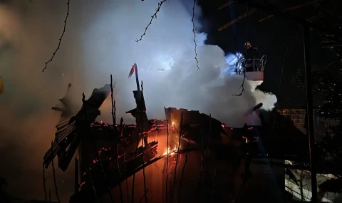 Milas’ta Alevlere Teslim Olan Ev Kullanılamaz Hale Geldi