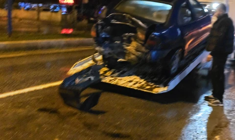 Milas'ta Gece Yarısı Ortalık Karıştı: Galeriye Daldı, Direğe Çarptı!