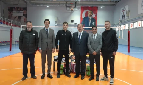 BAŞARILI SPORCUYA BAŞKAN TOPUZ’DAN MALZEME DESTEĞİ