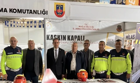 Fuar Alanında Trafik Güvenliği: Jandarma Ekiplerinden Bilgilendirme Faaliyeti