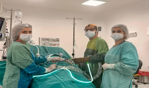 Milas Devlet Hastanesi’nde Bir İlk: Laparoskopik Yöntemle Mide Perforasyonu Başarıyla Onarıldı