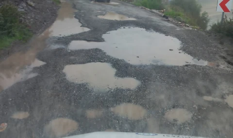 Kıyıkışlacık ve Zeytinlikuyu Arasındaki Bozuk Yollar Sürücüleri İsyan Ettirdi