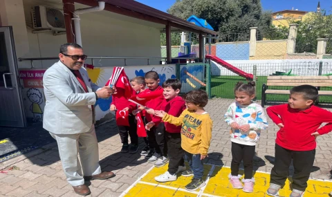 Muhtar Ilbıra’dan Miniklere Ay-Yıldızlı Sürpriz