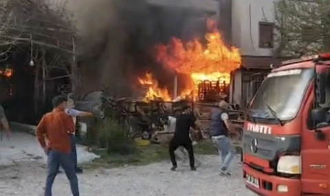 Ören Mahallesi Yalı Caddesi’nde  İş Yerinin Deposunda Yangın Çıktı.