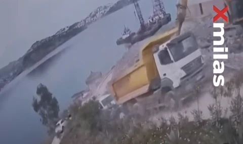 Bodrum'da Şantiyede Kaza: Kamyon Denize Düştü