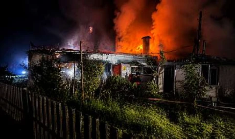 Gece saatlerinde çıkan yangın korkuttu