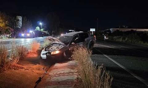 Milas'ta kontrolden çıkan otomobil orta refüje savruldu