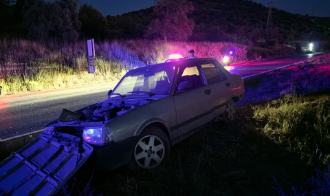Milas’ta Kontrolden Çıkan Otomobil Orta Refüje Savruldu