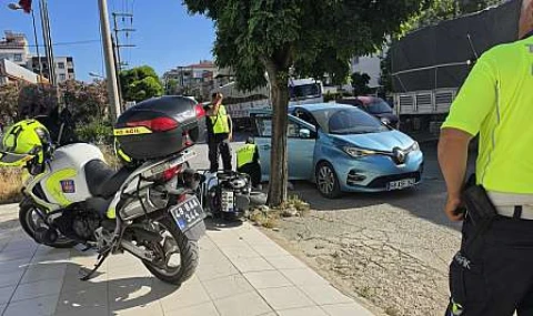 Milas'ta trafik kazası: Yaralı sürücüye olay yerinde müdahale