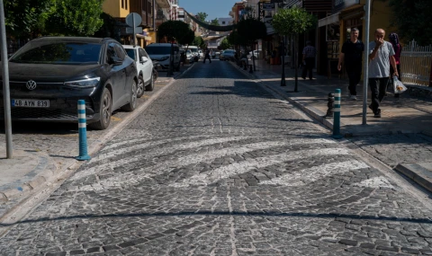 Milas Belediyesi Okul Çevrelerinde Hız Kesici Kasis Çalışmalarını Sürdürüyor