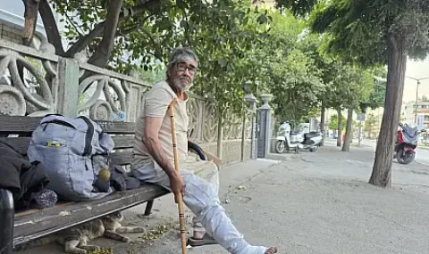 Milas'ta 80 Yaşındaki Ömer Amca 1 Aydır Bankta Yaşıyor: "Sadece Güvenli Bir Yer İstiyorum"