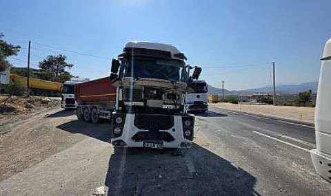 Milas'ta İki TIR Çarpıştı: 2 Yaralı