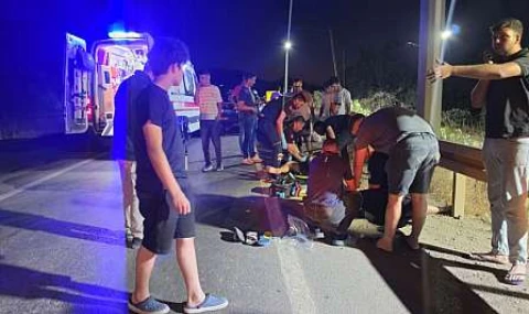 Milas'ta Kamyonet Motosiklete Arkadan Çarptı: 2 Yaralı