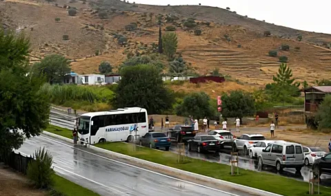 Milas'ta Yağış Kazayı Beraberinde Getirdi: Otobüs Kontrolden Çıktı